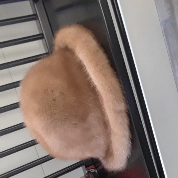 ABSOLUTELY STUNNING!! MINK HAT - Picture 3 of 6